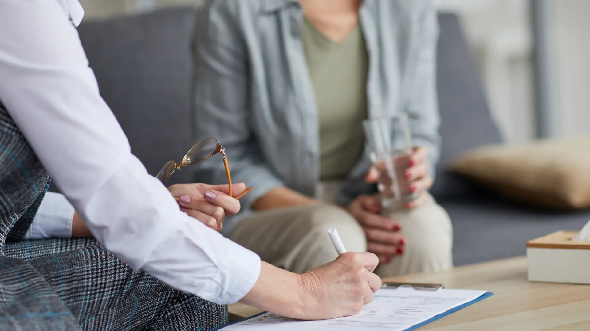 cropped-image-woman-therapy-session